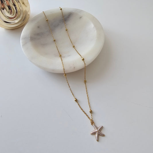 Dainty starfish necklace
