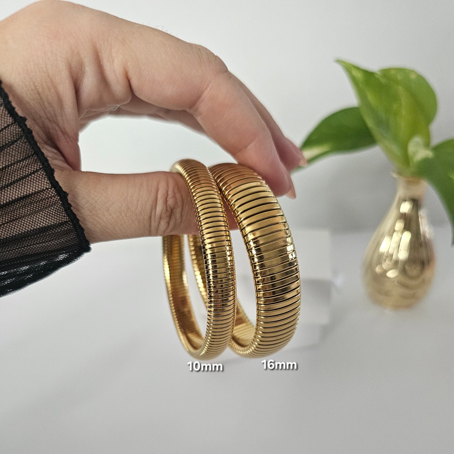 Flex Golden Bangle - Bold 16mm